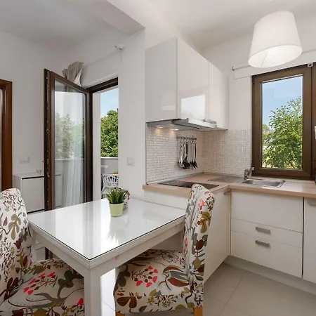 Strandnahes Mit Jacuzzi, Meerblick, Pool, Privatem Balkon, Nur 100 Meter Zum * Funtana
