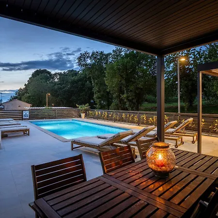 Strandnahes Mit Jacuzzi, Meerblick, Pool, Privatem Balkon, Nur 100 Meter Zum Apartment Funtana