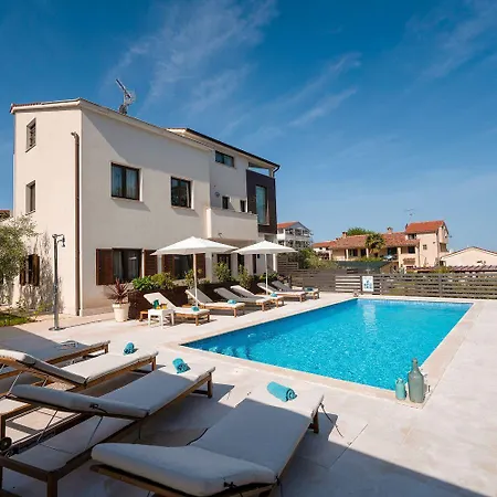 Strandnahes Mit Jacuzzi, Meerblick, Pool, Privatem Balkon, Nur 100 Meter Zum