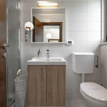 Strandnahes Mit Jacuzzi, Meerblick, Pool, Privatem Balkon, Nur 100 Meter Zum Funtana