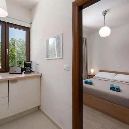 Strandnahes Mit Jacuzzi, Meerblick, Pool, Privatem Balkon, Nur 100 Meter Zum * Funtana