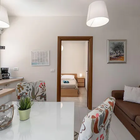 Strandnahes Mit Jacuzzi, Meerblick, Pool, Privatem Balkon, Nur 100 Meter Zum Apartment