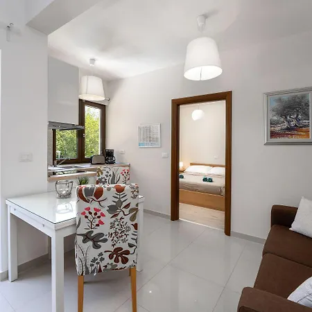 Apartment Strandnahes Mit Jacuzzi, Meerblick, Pool, Privatem Balkon, Nur 100 Meter Zum