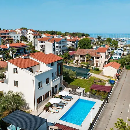 Strandnahes Mit Jacuzzi, Meerblick, Pool, Privatem Balkon, Nur 100 Meter Zum Apartment