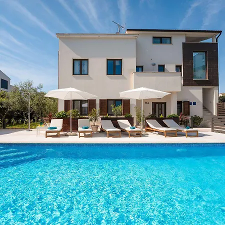 Apartment Strandnahes Mit Jacuzzi, Meerblick, Pool, Privatem Balkon, Nur 100 Meter Zum
