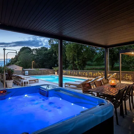 Strandnahes Mit Jacuzzi, Meerblick, Pool, Privatem Balkon, Nur 100 Meter Zum