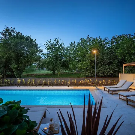 Strandnahes Mit Jacuzzi, Meerblick, Pool, Privatem Balkon, Nur 100 Meter Zum شقة