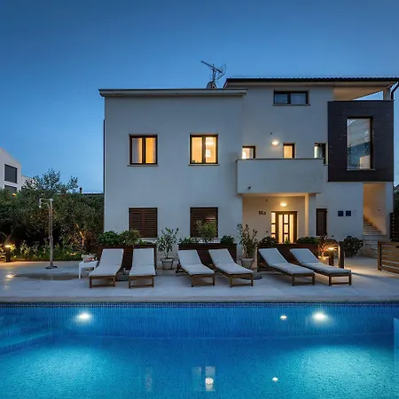 Strandnahes Mit Jacuzzi, Meerblick, Pool, Privatem Balkon, Nur 100 Meter Zum فونتانا