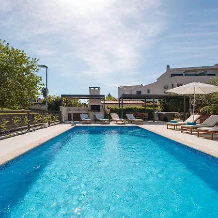 شقة Strandnahes Mit Jacuzzi, Meerblick, Pool, Privatem Balkon, Nur 100 Meter Zum *